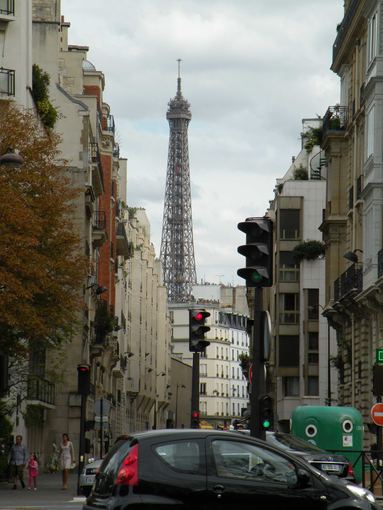  Tour Eiffel, depuis la rue de la Tour